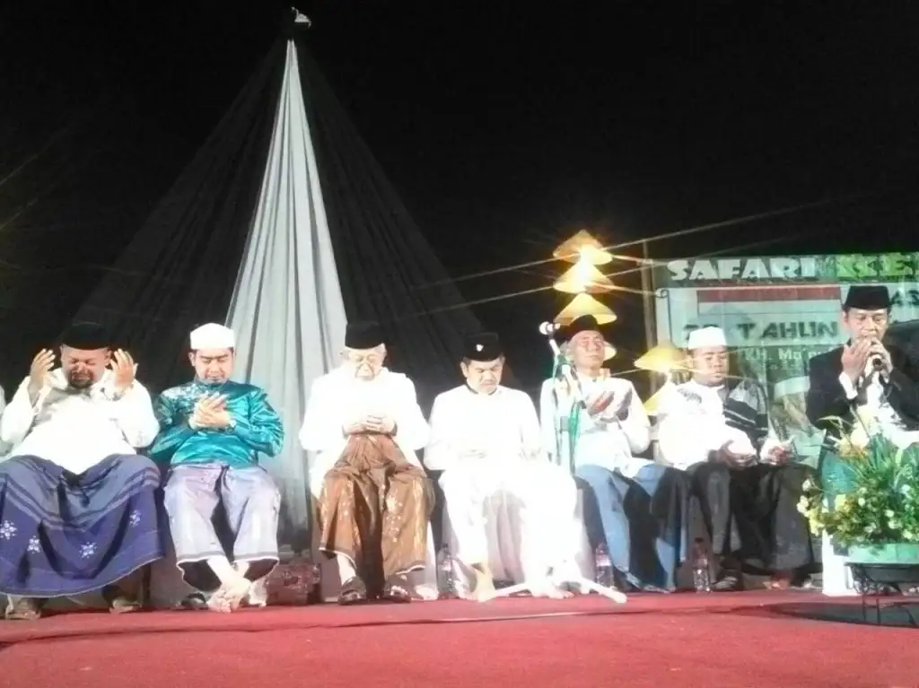 Rais Am NU, Ketua Umum MUI " Kyai Ma'ruf Amin", Ustad Soleh Mahmud ( Solmet ) dan Bupati Purwakarta, Dedi Mulyadi di Ponpes Nurul Huda Jalan Pasar Kojengkang, Desa Cikaregeman Setu, Kab. Bekasi.
