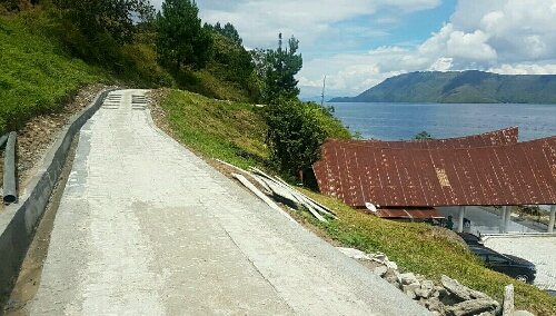 Pemkab Samosir membenahi infrastruktur jalan yang menuju Taman Remaja LAGUNDI agar para wisatawan nyaman menuju lokasi.