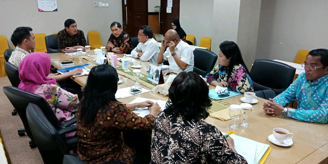 Foto : Bupati Karo bersama Kepala Pusat Pendidikan SDM Sugianto, S. Pd, M. Apa, sc di ruangannya, Selasa, (17/04).