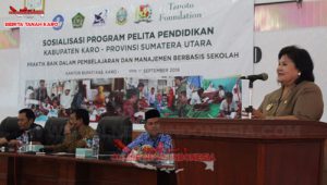 Wakil Bupati Karo Cory Sriwaty Br Sebayang saat memberikan sambutan dalam sosialisasi program pelita pendidikan di Aula kantor Bupati Karo, Senin, (17/9)