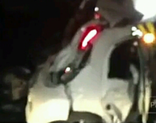 Salah Satu Mobil Borban kecelakaan di cipularang