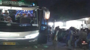 Suasana Terminal Cileungsi (22/6) Menjelang Lebaran 1438 H