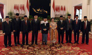 Inilah para pengarah UKP PIP dan Kepala UKP PIP Yudi Latief (paling kanan) yang baru dilantik Presiden Jokowi, di Istana Negara, Jakarta, Selasa (7/6) pagi. (Foto: Rahmat/Humas)