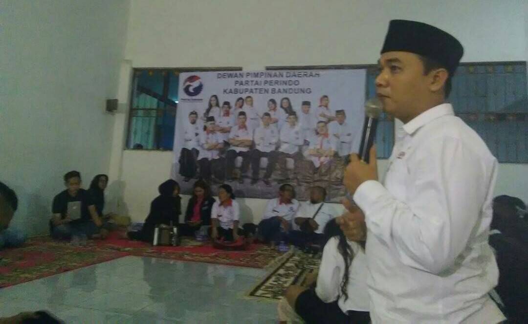 Ketua DPW GRIND PERINDO Jawa Barat Deden Dinar Mukti Memberikan Sambutan