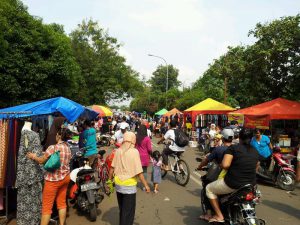 Tampak Ramai Pasar Kaget Di Sepanjang Ruas Jalan Cileungsi