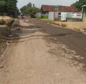 Jalan Rusak Desa Mampir Kecamatan Cileungsi Kabupaten Bogor