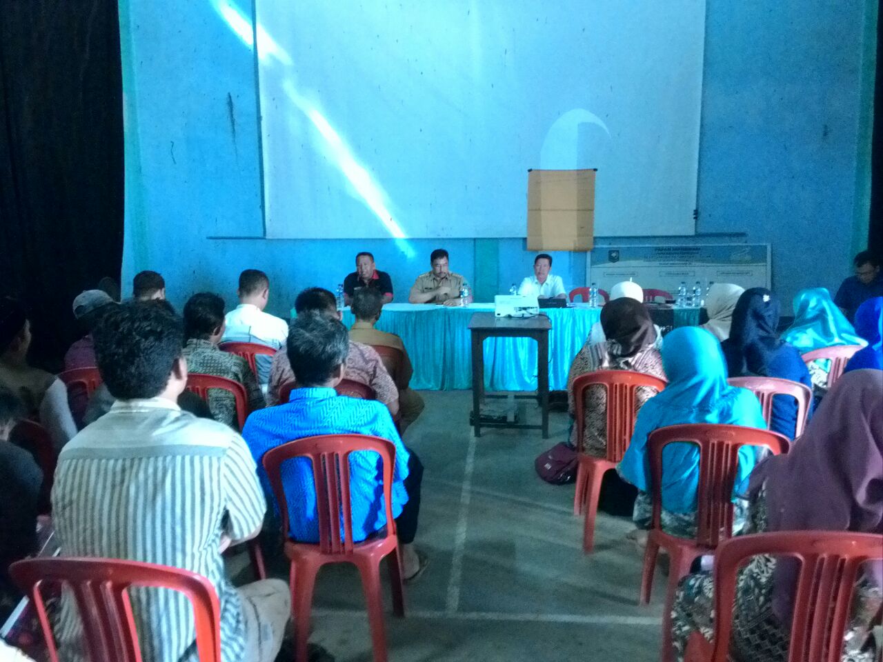 Suasana rapat Loka Karya dengan warga cisalak, Subang.