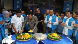 Pemotongan Tumpeng HUT KNPI Ke-44 Oleh Bapak Jaro Ade Ketua DPRD Kabupaten Bogor