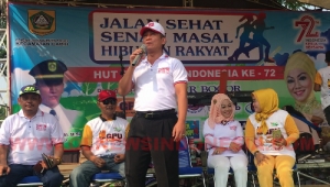 Camat Cariu Drs. Didin Wahidin, M.Si memberikan Sambutan Jalan Sehat & Senam Massal Hut RI 72