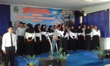 Kelompok Paduan Suara Dalam Acara Sertijab Kepala Sekolah SMKN.01 Kecamatan Gunung Putri