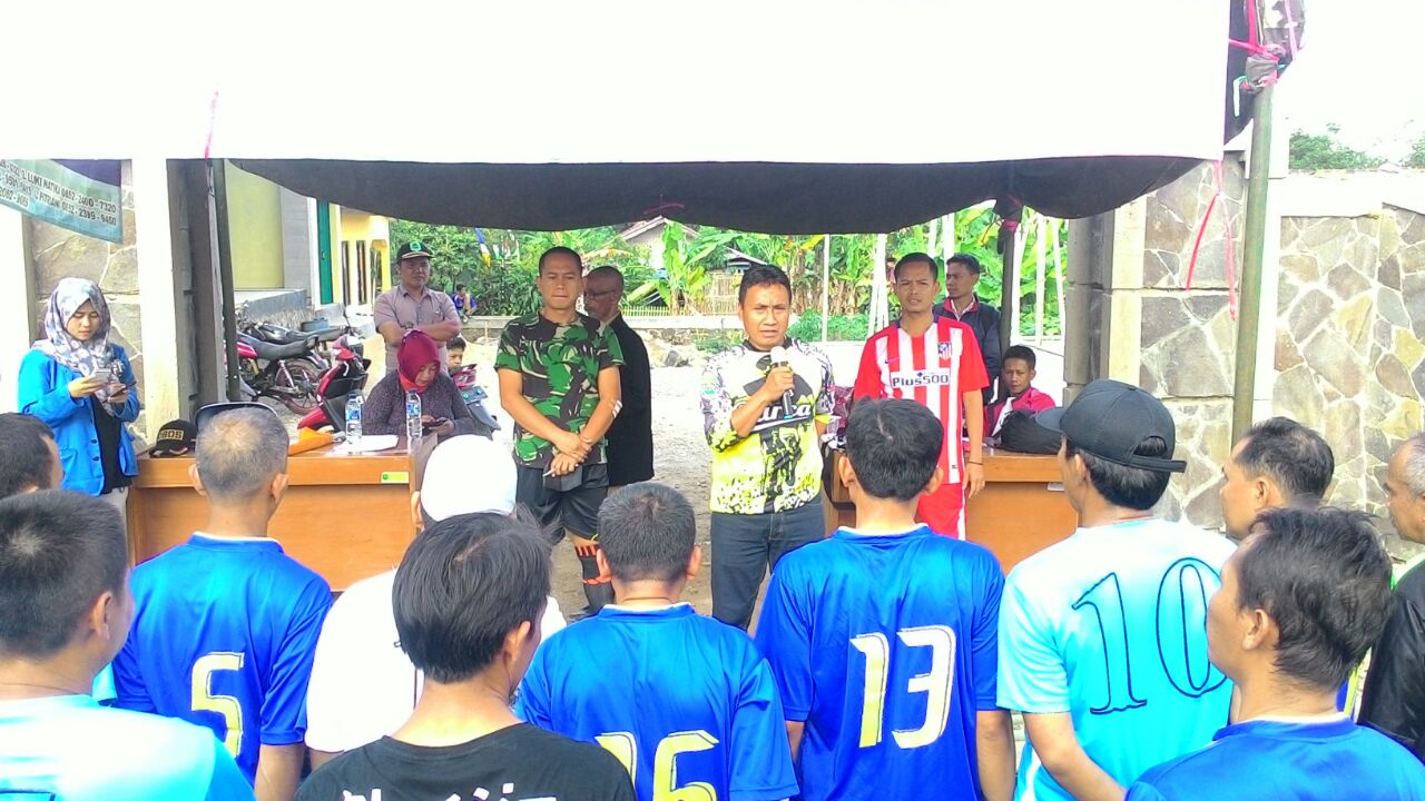 Camat Kosamalang Agus Hendra Dan Team Sepak Bola HUT RI KE 72 Kecamatan Kosamalang Kabupaten Subang