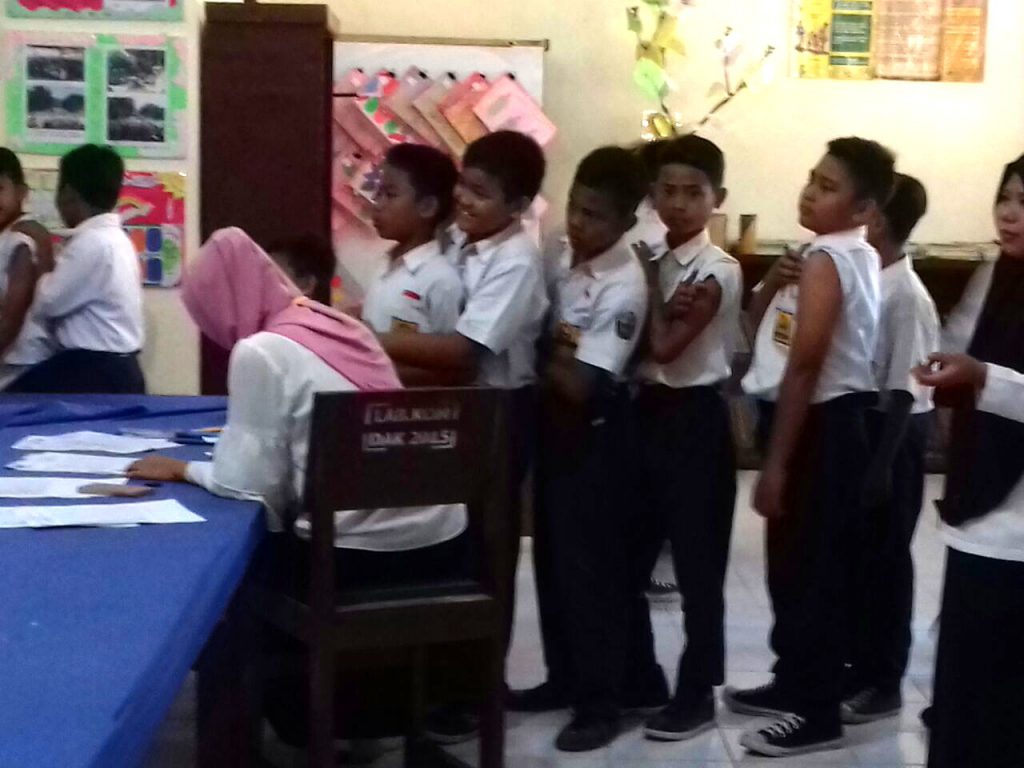 Siswa-siswi  SMP Negeri 1 Bojongmangu Ikuti Imunisasi Campak & Rubella