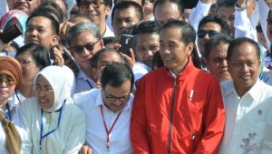 Presiden Jokowi berfoto bersama peserta Deklarasi Kebangsaan Perguruan Tinggi se-Indonesia Melawan Radikalisme, di Peninsula Island, Nusa Dua, Kab. Badung, Bali, Selasa (26/9) pagi.