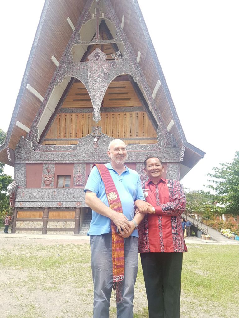Bupati Samosir Drs.Rapidin Simbolon MM bersama Pastor Pemekrasa Museum Batak