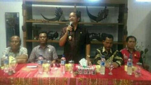 Bupati Samosir dalam Sambutannya di acara Pelatihan Peningkatan dan Pengembangan Produksi dan Kualitas Kerajinan tenun
