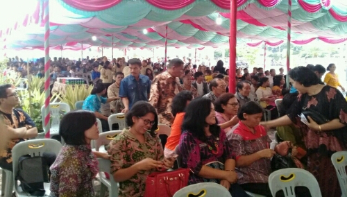 Foto : ribuan masyarakat antusias mengikuti open house pemkab Samosir tahun baru 2018