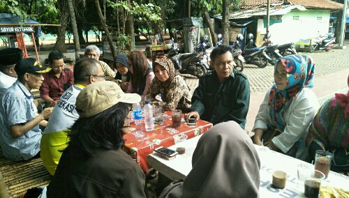 Foto :  Kegiatan Silaturahmi Para Aktivis Dari berbagai elemen Masyarakat,Ormas,LSM yang tergabung dalam FKOB(Forum Komunikasi Ormas Bekasi)