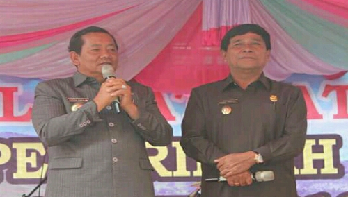 Foto : Bupati Samosir Drs.Rapidin Simbolon MM bersama wakil Bupati Samosir Ir.Juang Sinaga, disela Open House Tahun Baru 2018