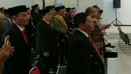 Foto: Para Pimpinan SKPD/Badan, Camat, Kepala Desa hadiri rapat paripurna istimewa DPRD dalam rangka hari jadi ke 14 Kabupaten Samosir