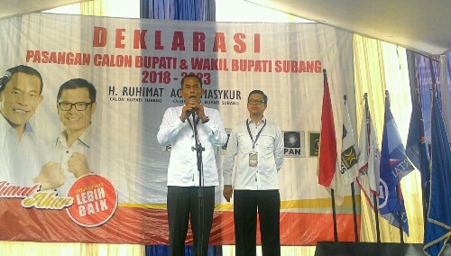 Foto : H.Ruhimat dan Agus Mayur mendaftar Ke KPU Subang dengan Dukungan Enam Partai pengusung