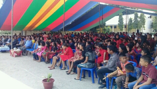 Foto: Para Siswa/i SMP Negeri 02 Pangururan Samosir, hikmad mengikuti acara syukuran Natal dan Tahun Baru