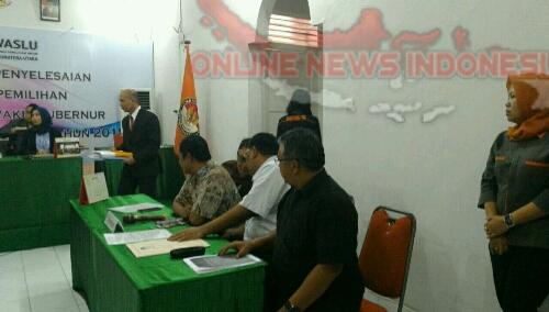 Foto :Suasana Di ruang sidang Sengketa Admisnistrasi Pilkada Sumut dengan Penggugat Paslon JR Saragih- Dance Di Gedung Bawaslu Sumut.