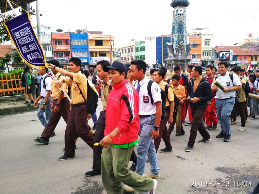 Foto : Para pelajar di Berastagi turut Serta berpawai dalam Acara Gerakan " Berastagi Melawan Narkoba"