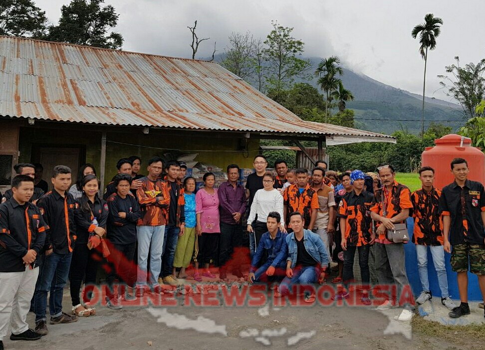 Foto : SAPMA PP Kab.Karo salurkan Bantuan Kepada Masyarakat Terdampak Erupsi Gunung Sinabung