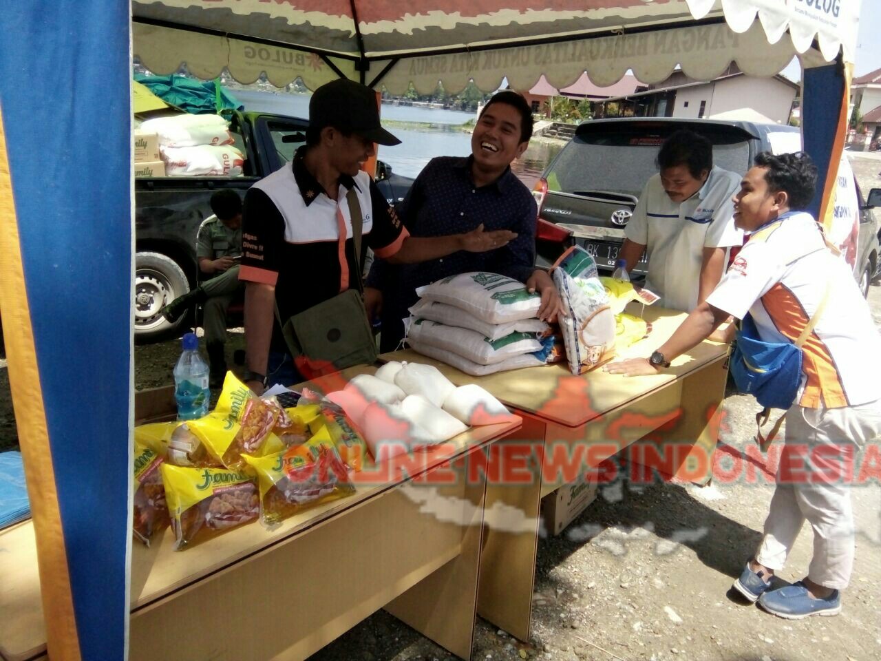 Foto : Suasana Pasar Murah yang digelar Finas Sosial Kabupaten Samosir
