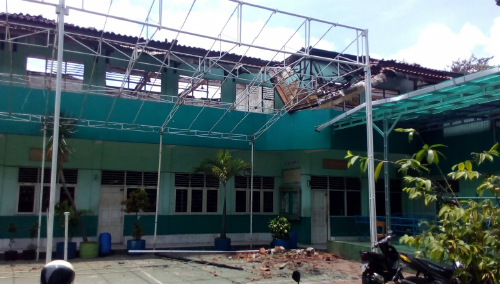 Tampak Sebagian Bangunan Sekolah SMP Surya Kencana Cileungsi Yang Terbakar Jumat (16/2). Foto Diambil Minggu (18/2)