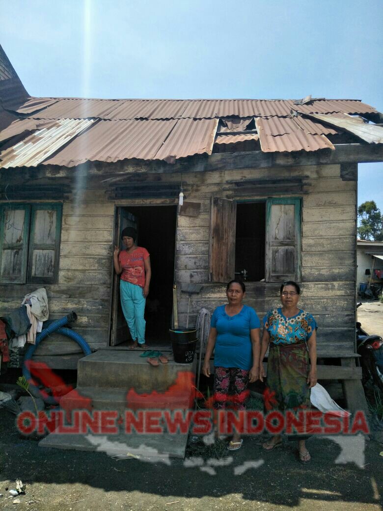 Foto : Masyarakat Desa Tanjung Mbelang yang Terdampak erupsi Gunung Sinabung sejak 2010 sampai sekarang belum tersentuh Bantuan Pemerintah Kabupaten Karo.
