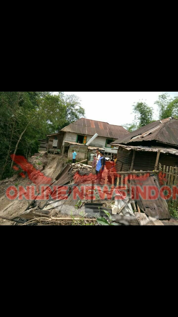 Foto : Empat dapur rumah warga desa Janji Marapot kecamatan Nainggolan, yang tergerus akibat longsor