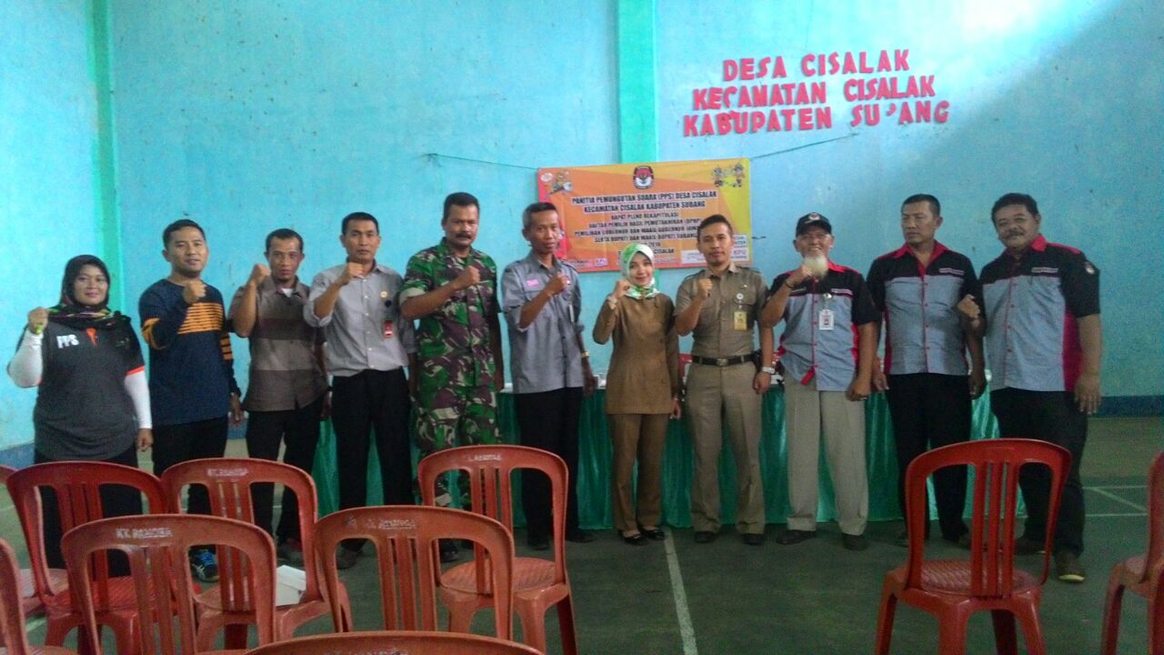 Foto : Para PPS Desa Cisalak bersama PPK,PPL dan Elemen masyarakat Berfoto bersama dalam Acara Rapat Pleno DPHP.