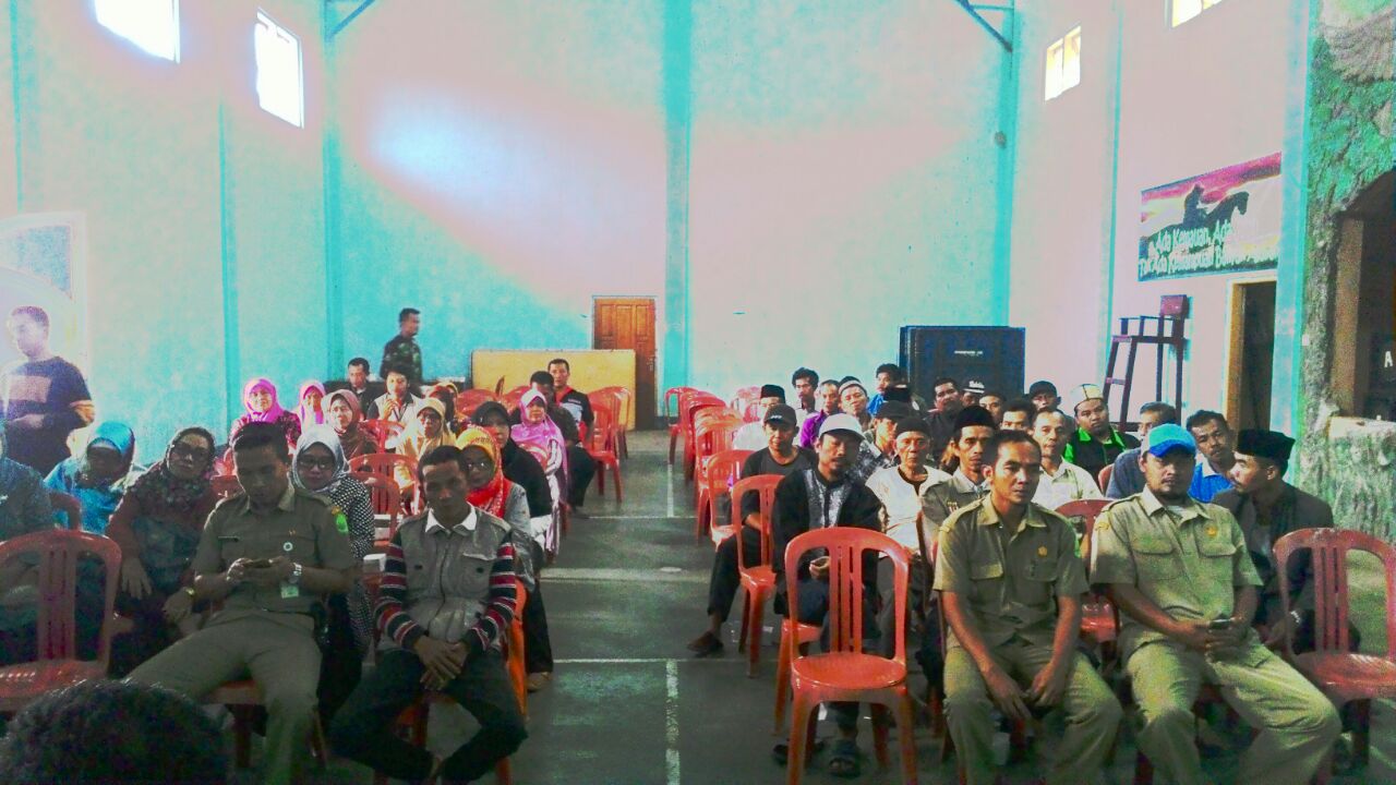 Foto : Para Peserta Rapat Pleno yang hadir pada Rapat Pleno DPHP ( Daftar Pemilih Hasil Pemutakhiran ) pilgub dan Pilbup desa cisalak 2018