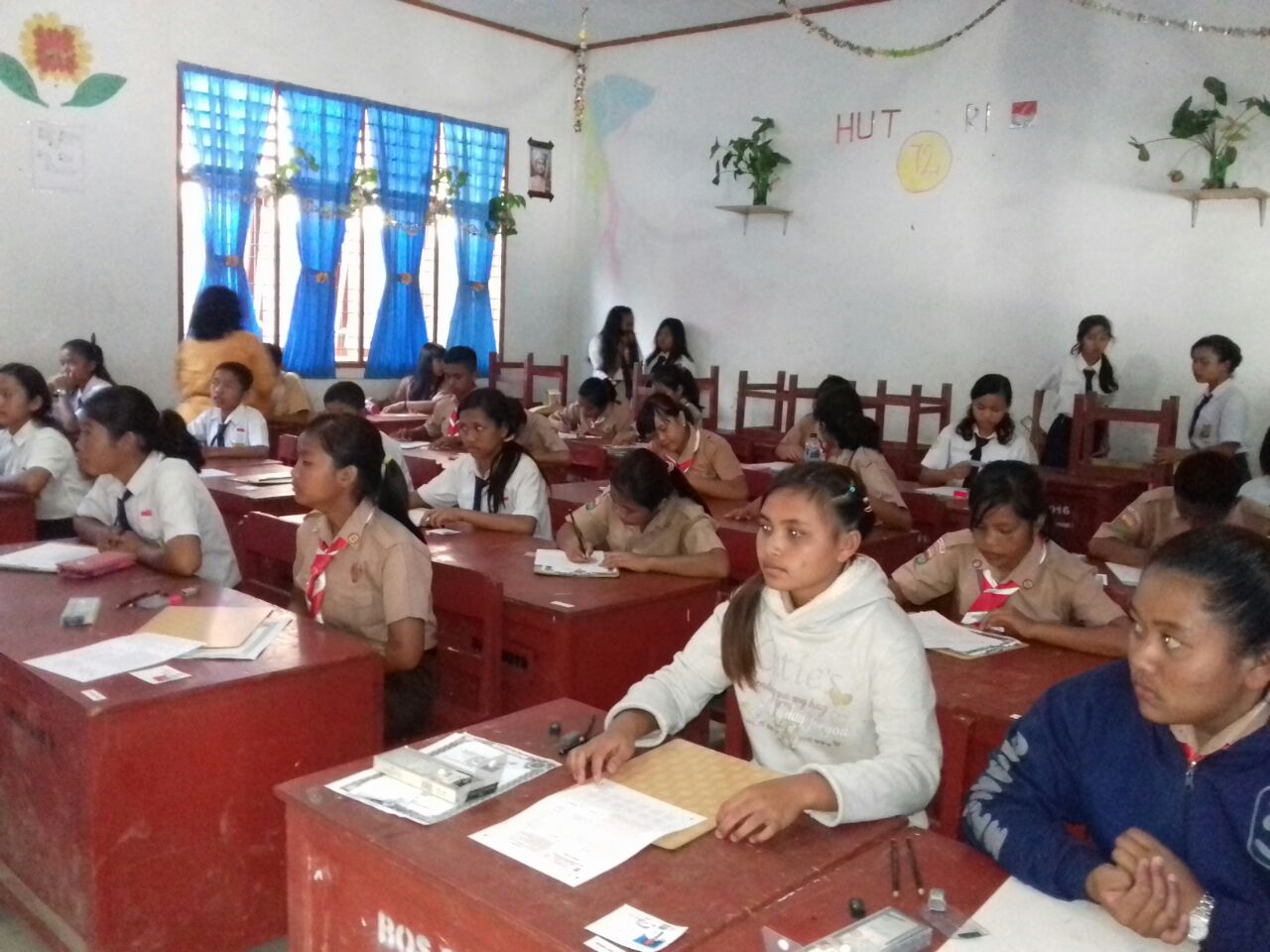 Foto: Para siswa/i dari berbagai Sekolah SMP kelas 9 di kabupaten Samosir peserta seleksi test masuk SMA SUD Laguboti