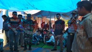 Kepala Desa Mardinding saat memberi kata sambutan kepada Dandim 0205/TK dan Komunitas IMBI di Huntara Terong Peren