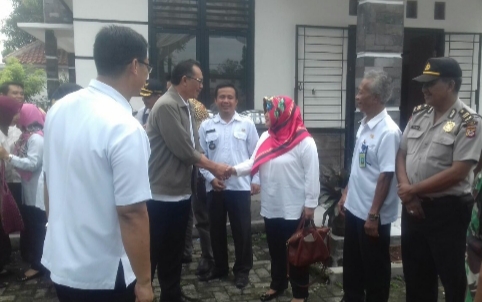 Foto : Kadis Tanaman Pangan Kabupaten Bogor,Hj.Siti Nuryanti (berhijab merah) hadir dalam Acara Lomba UPT Pertanian tingkat Provinsi di Kecamatan Cariu.