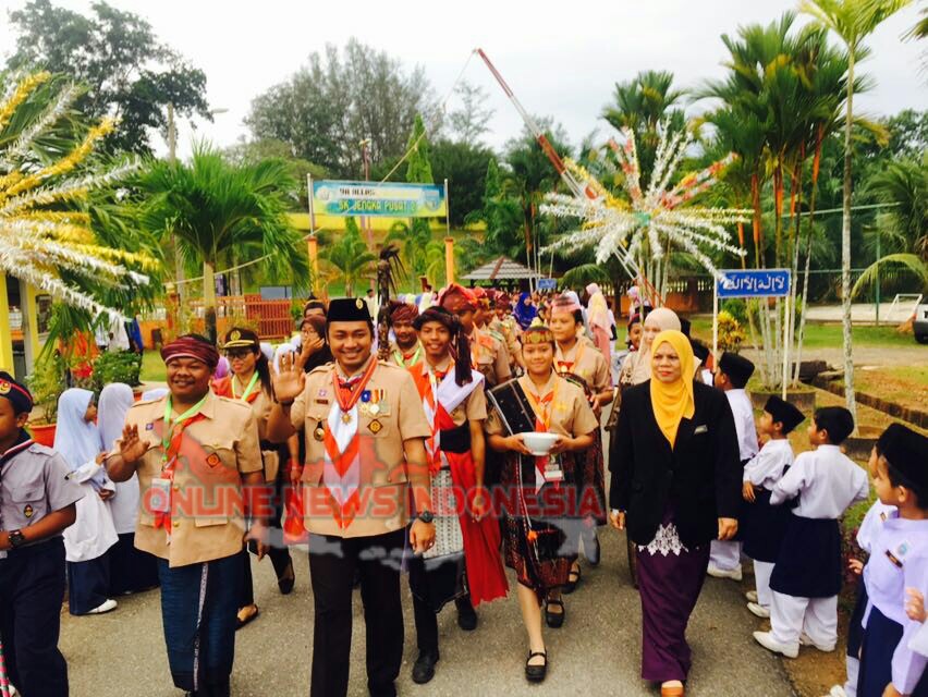 Foto : Rombongan Pramuka Kwarcab Samosir, disambut hangat saat kunjungan ke sekolah Kebangsaan Jengat 2 Pahang Malaysia, Jum'at (28/04)