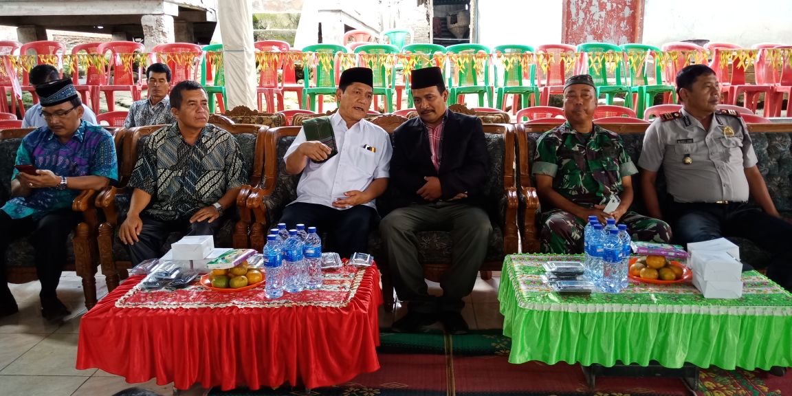 Ket foto  : Bupati Karo bersama Muspika Kec Naman Teran, MUI Sumut, serta Tamu Undangan  lainnya mengikuti Tabligh Akbar Kabupaten Karo, Minggu (06/05).