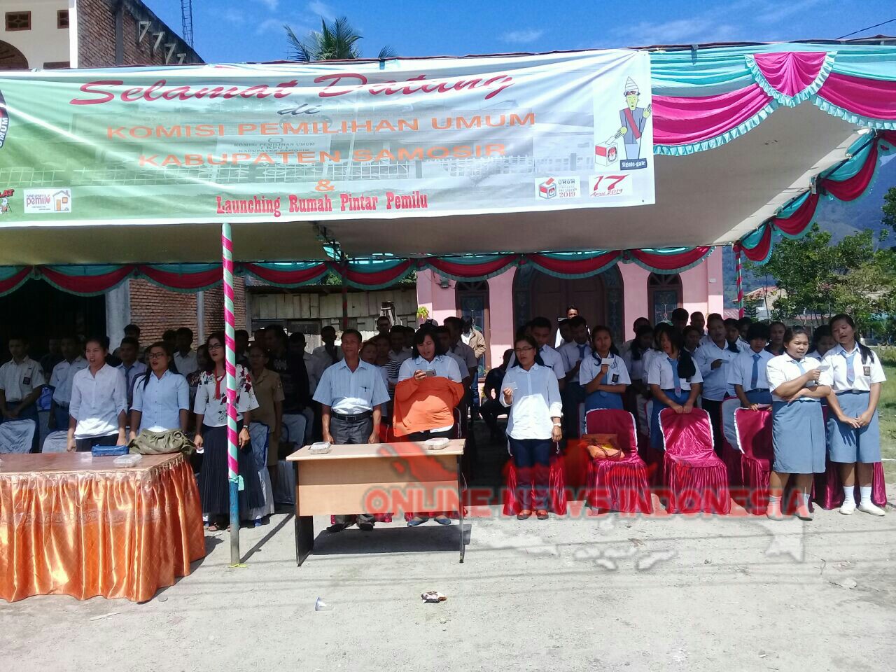 Foto : Para pemilih pemula (Siswa/i SMA dan SMK turut hadir pada acara peresmian rumah pintar pemilu KPU Samosir