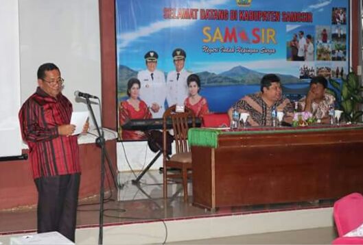 Foto : Bupati Samosir, Drs.Rapidin Simbolon MM, menyampaikan terimakasih atas Kunker Deputi Kemenpan RB beserta rombongan ke Kabupaten Samosir Sumatera Utara