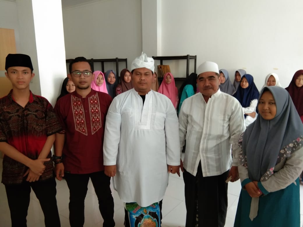 KH. Nur ali, Pimpinan Pondok Pesantren Yayasan Pendidikan Islam An-Nur'Aliyyah Bersama Sindikat Rocker Cileungsi