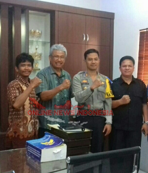 Foto : Panitia Mubes Tugu Raja Naibaho, foto bersama Kapolres Samosir, AKBP Agus Darojat.