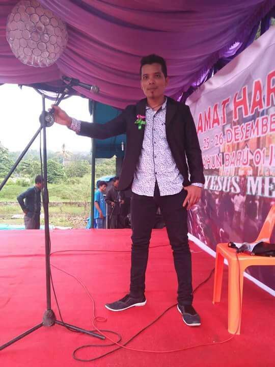Foto : MC Martogi Sinaga, disela acara Karang Taruna Se-Kabupaten Samosir