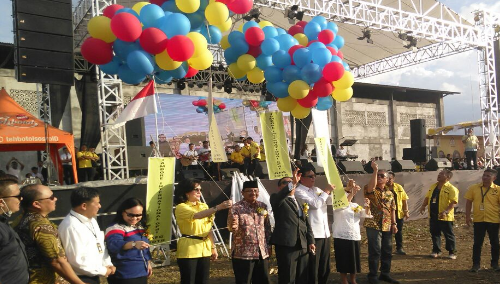 Pelepasan balon oleh Ketua MD Sulut, Kaban Kesbangpol & Kakanwil Kemenag Minsel