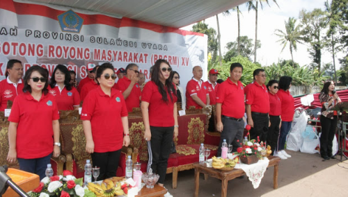 Wakil Gubernur Sulawesi Utara Drs Steven Kandouw (keempat dari kanan) menghadiri kegiatan BBGRM Ke-15 Tahun 2018 di Langowan (6 Jun)