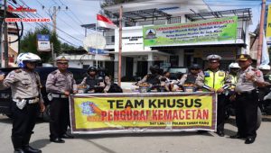 Tim Pengurai Jalan Kemacetan Polres Tanah Karo di pos Berastagi. (09/09) 2018, Jam 08-00 WIB