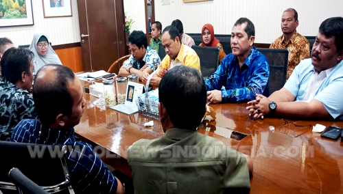 Bupati Karo bersama Kadis Sosial dan Jhon Karya Sukatendel bersama beberapa anggota DPRD Karo ber Audensi ke Kantor Kemensos RI