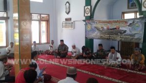 Danramil Kapten Arm Agus Suprijadi bersama tokoh Agama dan tokoh Masyarakat Desa Kawungluwuk Kecamatan Tanjungsiang