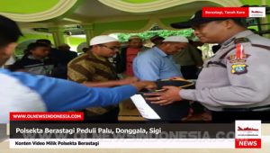 Personil Polsekta Berastagi saat menggelar pengutipan dana untuk korban gempa bumi dan tsunami